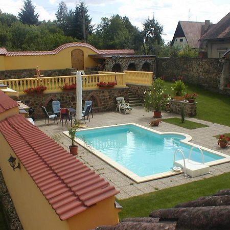 Penzion A Restaurace Nad Hradem Křivoklát Εξωτερικό φωτογραφία