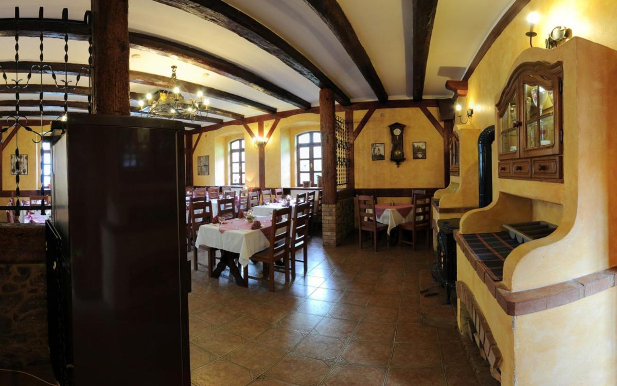 Penzion A Restaurace Nad Hradem Křivoklát Εξωτερικό φωτογραφία