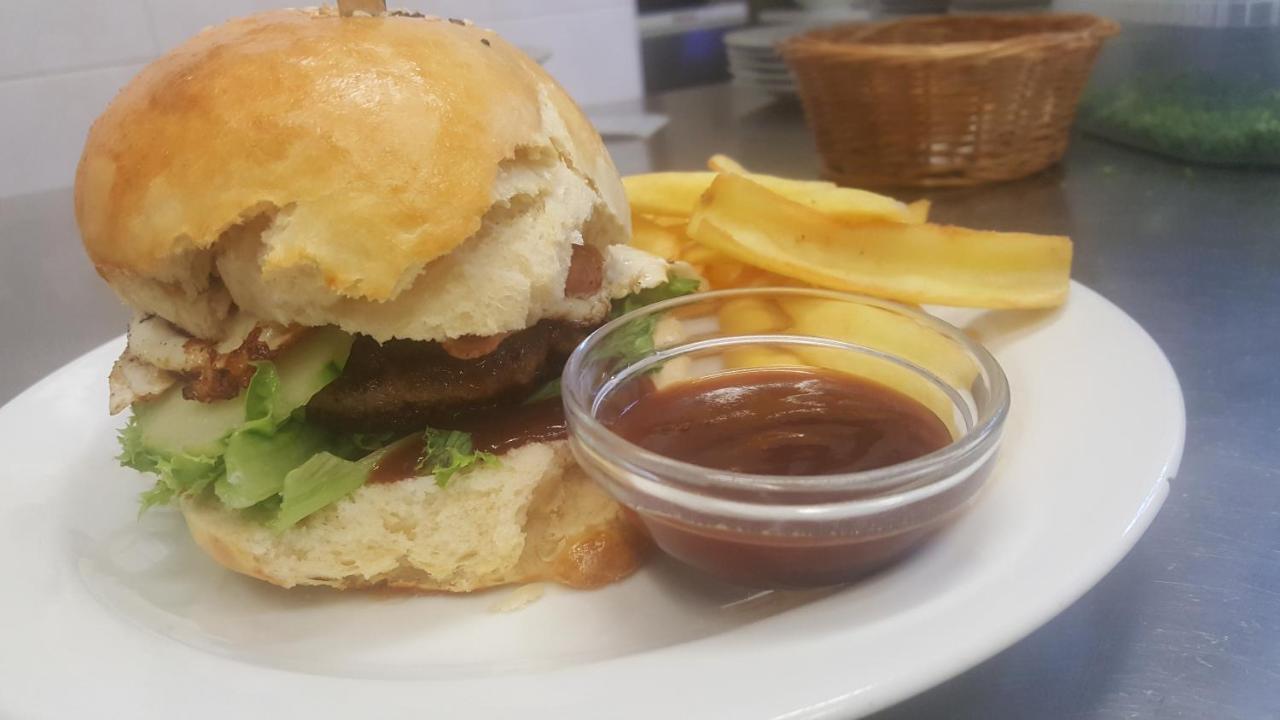 Penzion A Restaurace Nad Hradem Křivoklát Εξωτερικό φωτογραφία