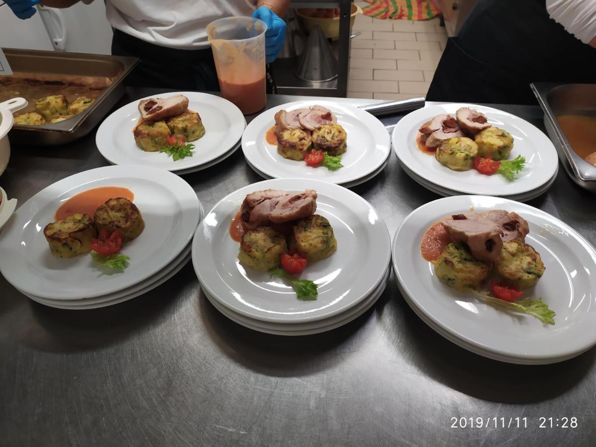 Penzion A Restaurace Nad Hradem Křivoklát Εξωτερικό φωτογραφία