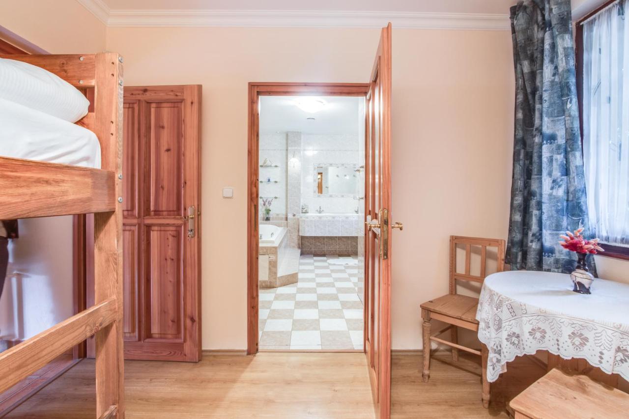 Penzion A Restaurace Nad Hradem Křivoklát Εξωτερικό φωτογραφία