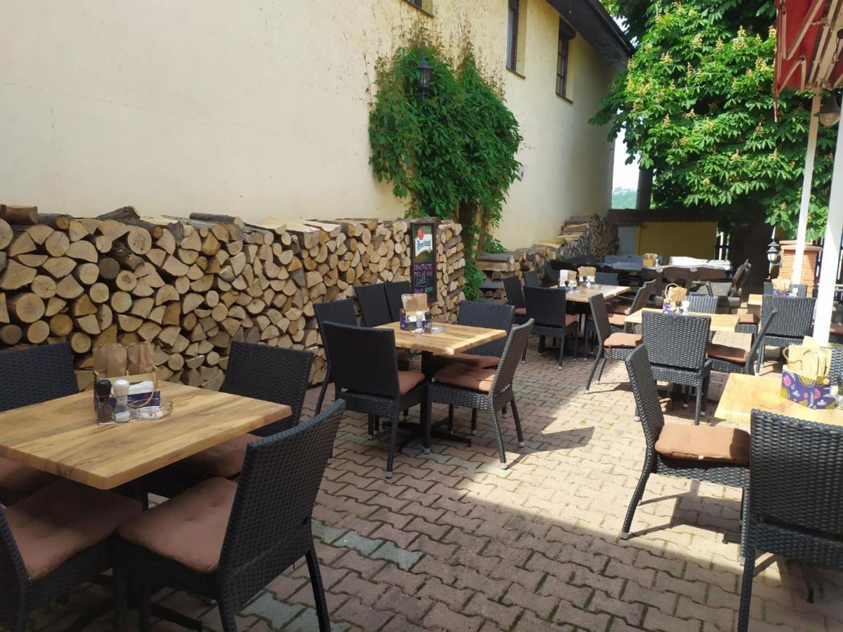 Penzion A Restaurace Nad Hradem Křivoklát Εξωτερικό φωτογραφία