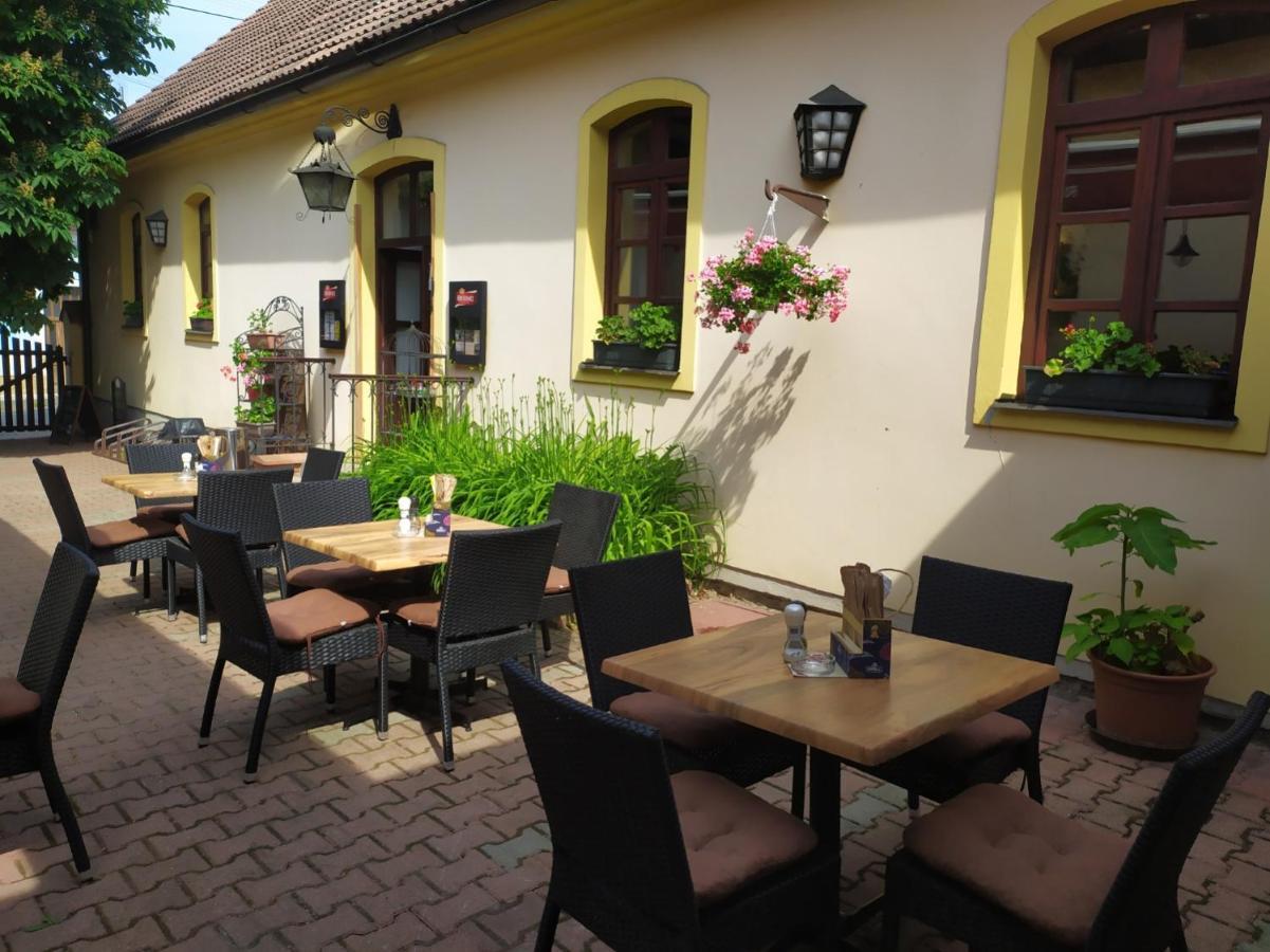 Penzion A Restaurace Nad Hradem Křivoklát Εξωτερικό φωτογραφία