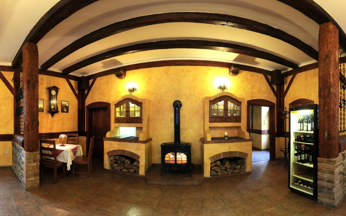 Penzion A Restaurace Nad Hradem Křivoklát Εξωτερικό φωτογραφία