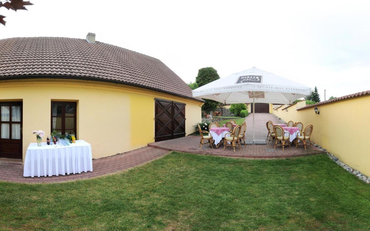 Penzion A Restaurace Nad Hradem Křivoklát Εξωτερικό φωτογραφία