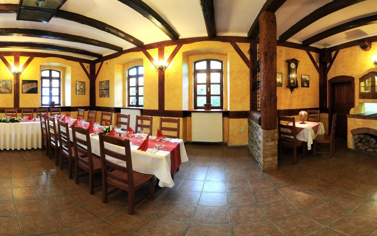 Penzion A Restaurace Nad Hradem Křivoklát Εξωτερικό φωτογραφία