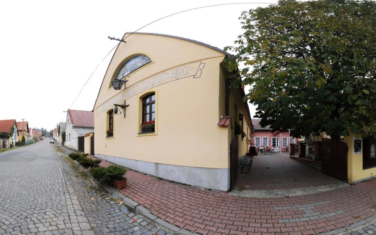 Penzion A Restaurace Nad Hradem Křivoklát Εξωτερικό φωτογραφία