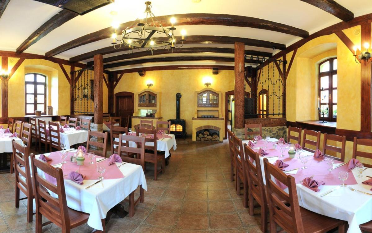 Penzion A Restaurace Nad Hradem Křivoklát Εξωτερικό φωτογραφία