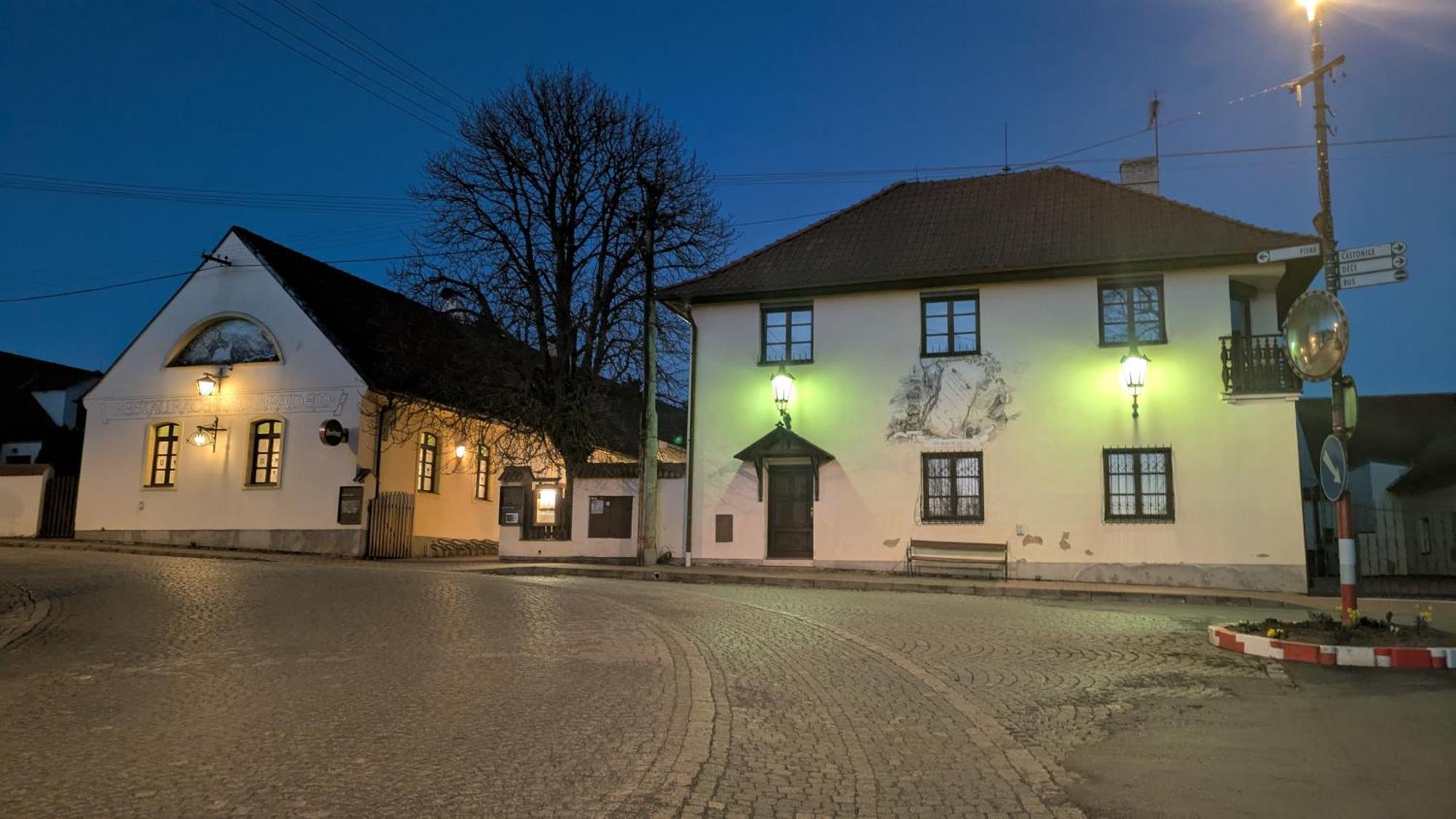 Penzion A Restaurace Nad Hradem Křivoklát Εξωτερικό φωτογραφία