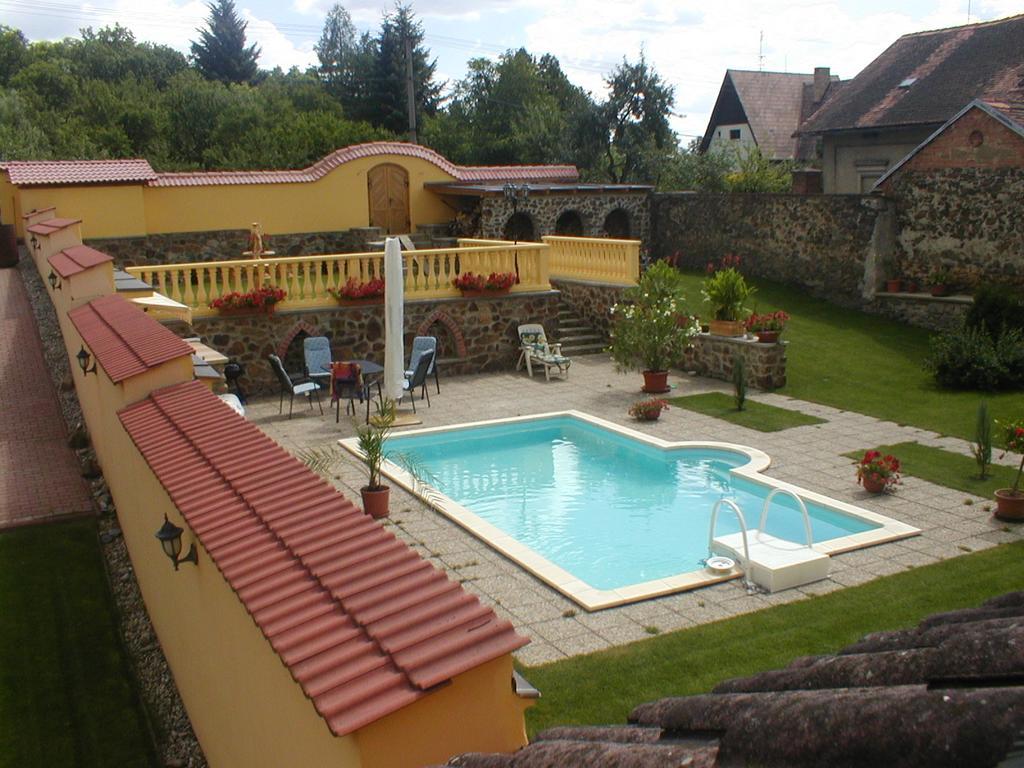 Penzion A Restaurace Nad Hradem Křivoklát Εξωτερικό φωτογραφία