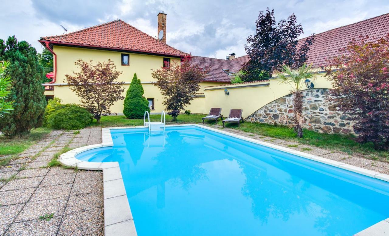 Penzion A Restaurace Nad Hradem Křivoklát Εξωτερικό φωτογραφία