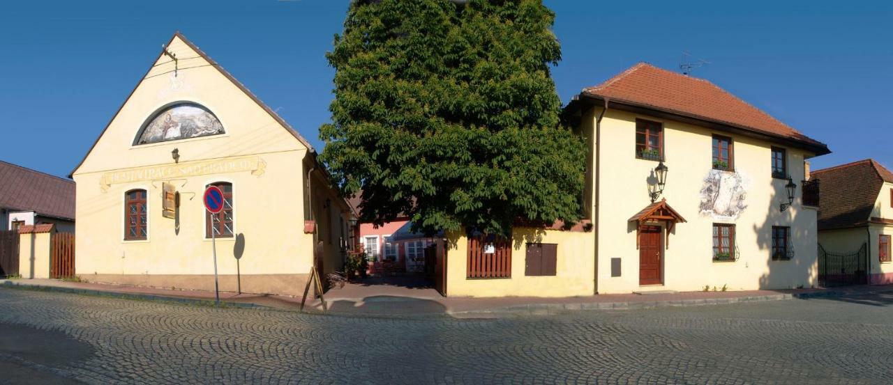 Penzion A Restaurace Nad Hradem Křivoklát Εξωτερικό φωτογραφία