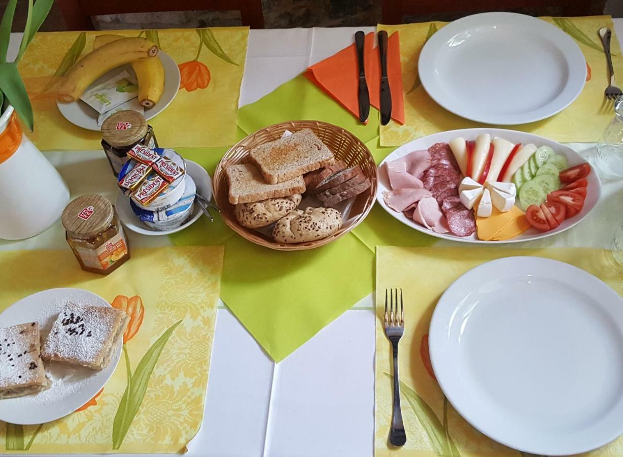 Penzion A Restaurace Nad Hradem Křivoklát Εξωτερικό φωτογραφία